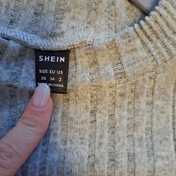 DRESSES - Picture 2 of 3